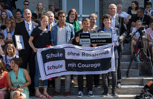 Die Schüler der Poelchau-Schule sind stolz auf die Auszeichnung "Schule ohne Rassismus - Schule mit Courage".