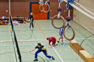 Blick auf Badminton-Talente, die in der Sporthalle an der Bertolt-Brecht-Schule (Eliteschule des Sports) in Nürnberg trainieren. Foto: picture-alliance